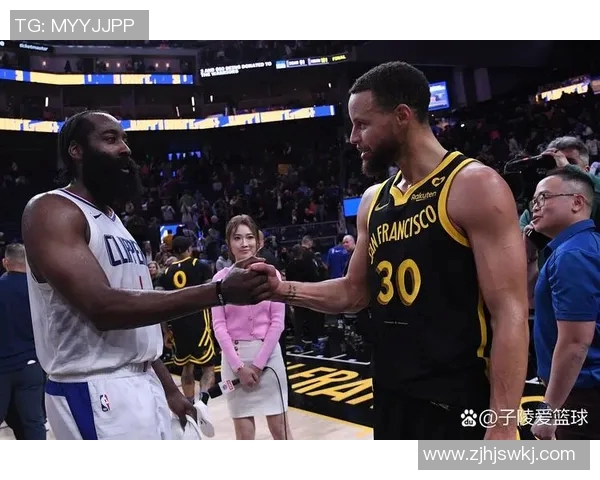 勇士与森林狼激战正酣双方球员全力以赴争夺胜利荣耀